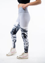 Load image into Gallery viewer, Yoga Pants Black & White Ski Hill