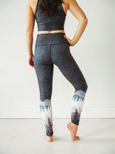 Load image into Gallery viewer, Mauve Summit Yoga Pants
